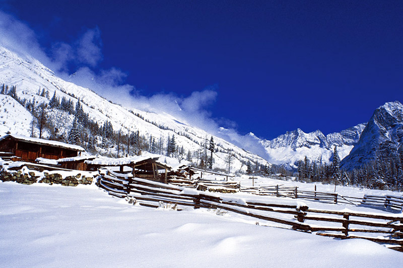 四姑娘山景區(qū)雪景