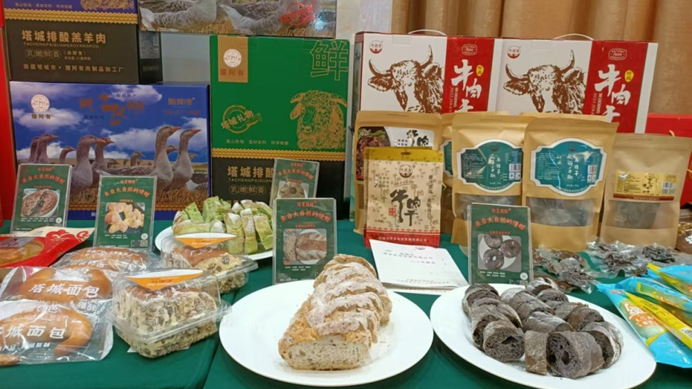 新疆塔城文化旅游和產業(yè)招商推介會現(xiàn)場展品.jpg