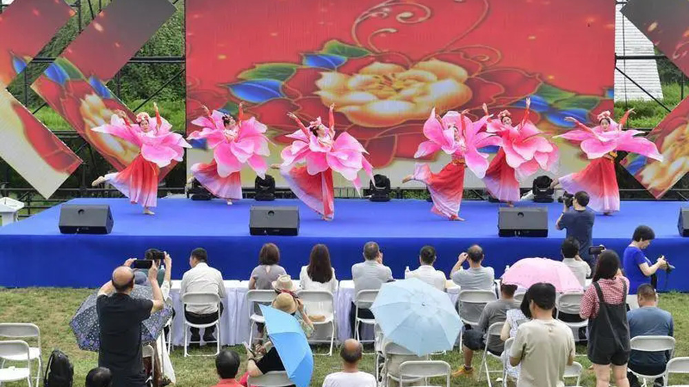 太陽葡萄小鎮(zhèn)文化旅游藝術(shù)節(jié)節(jié)目表演.jpg